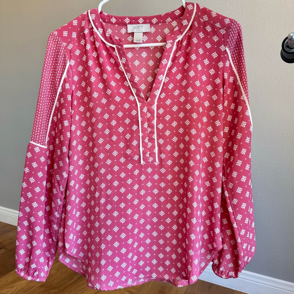 EUC LOFT Pink & White Top Feminine Long-sleeve with Split Neckline | Size XXSP